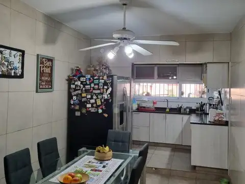 Casa 4 ambientes con 3 baños
