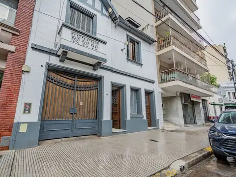 VENTA CASA 5 AMB-COCHERA JARDÍN PARQUE CENTENARIO