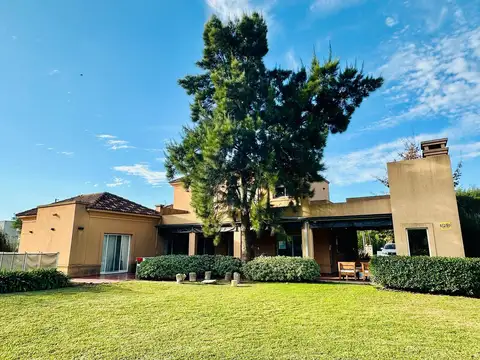 Casa en Barrio Fincas de San Vicente 5 Ambientes