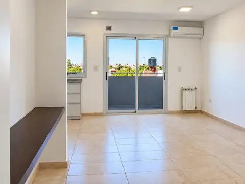 Departamento 2 ambientes con balcón a 3 cuadras de la estación Castelar
