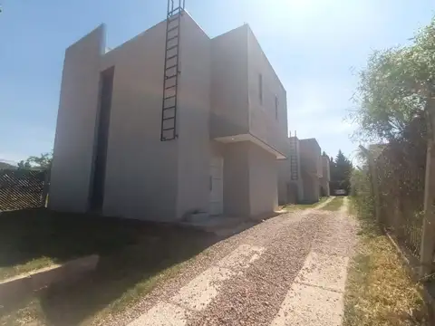 VENDO DUPLEX EN JUANA KOSLAY