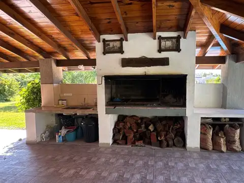 Casa 8 ambientes con 3 baños