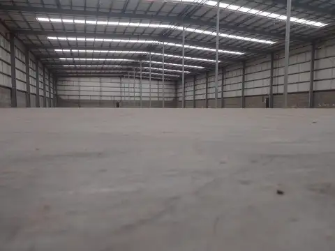 Alquiler de depósito Clase AAA en Pque. Ind. Pilarica – 5000 m² cub. c/alt 10 m, Playa de 1215 m²