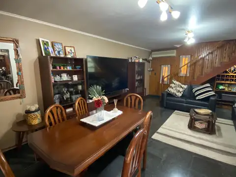 Casa P/2 Flias con Piscina y Quincho