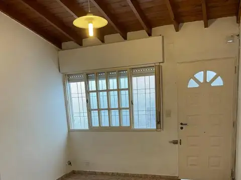 Depto Tipo Casa en Alquiler de 2 ambientes