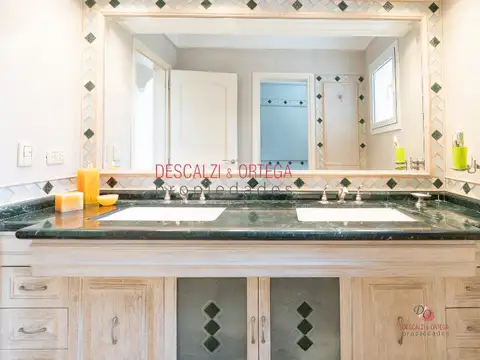 Casa en venta- Lomas de la Carolina