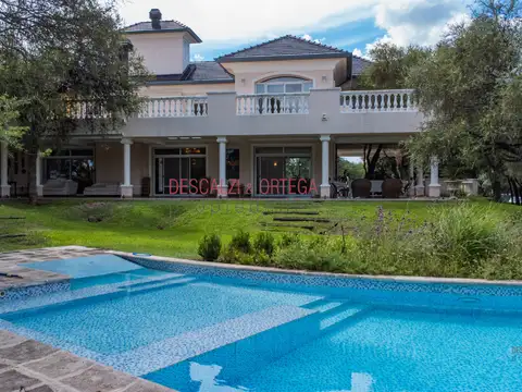 Casa en venta- Lomas de la Carolina