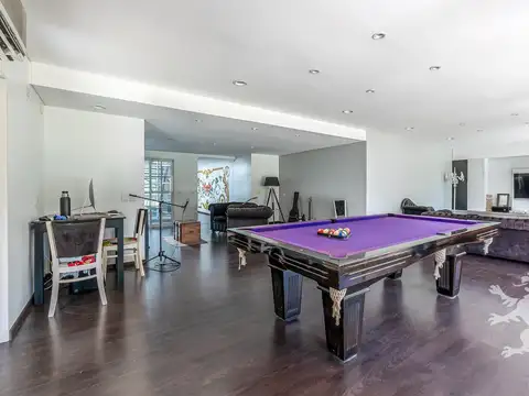 Casa en Venta con 4 cocheras