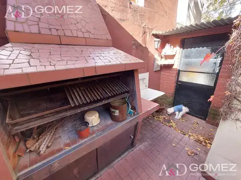 HERMOSO CHALET DE 3 AMB. EN BARRIO HOLTERS