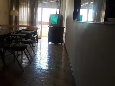 Departamento de 3 ambientes con cochera - a la calle - Belgr