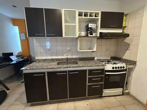 PH al Frente 2 amb con patio. Impecable! A mts de la Plaza