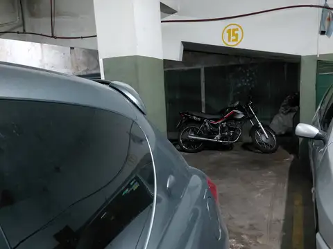 COCHERA CON CAPACIDAD PARA 2 AUTOS Y 3 MOTOS