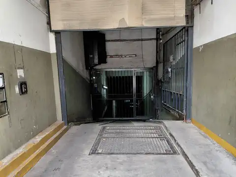COCHERA CON CAPACIDAD PARA 2 AUTOS Y 3 MOTOS