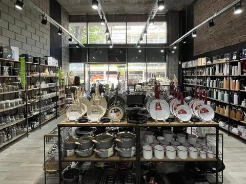 Venta amplio Local Comercial con renta en esquina de Hol Park