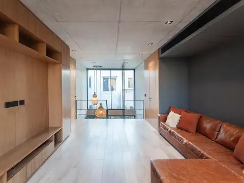 Casa en Venta con 4 cocheras