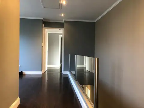 Casa 8 ambientes con 5 baños