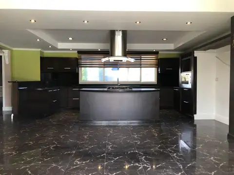 Casa en venta - Barrio Septiembre - Doble Terreno-Grandes espacios-Pileta climatizada-Ing Maschwitz