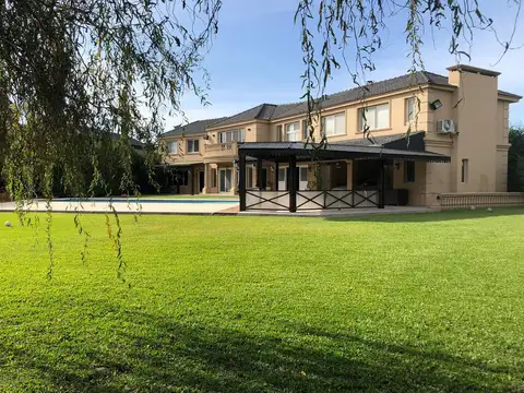Casa en venta - Barrio Septiembre - Doble Terreno-Grandes espacios-Pileta climatizada-Ing Maschwitz