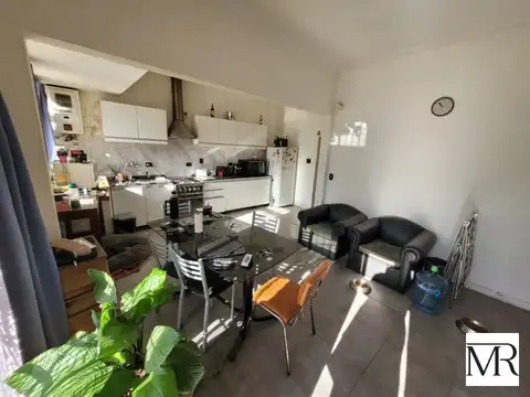 PH 4 Ambientes en Venta en Wilde con Gran Parque y Quincho