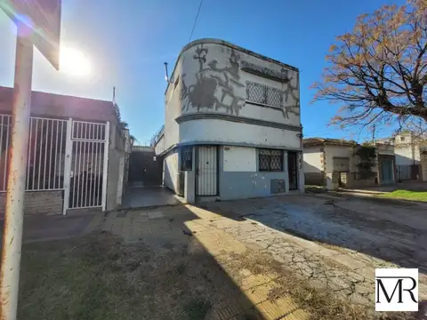 PH 4 Ambientes en Venta en Wilde con Gran Parque y Quincho