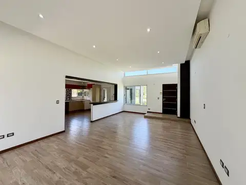 VENTA CASA DE 3 DORMITORIOS EN CAMPOS DE ESTHER