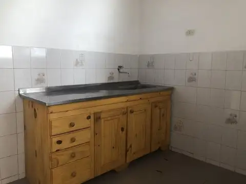 Av. Alberdi 200 , Piso 0