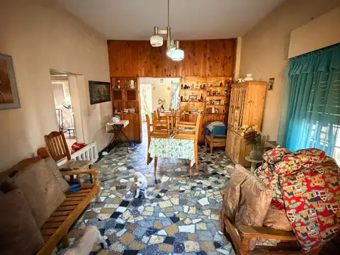Casa tipo PH 3 ambientes con cochera y patio – El Palomar