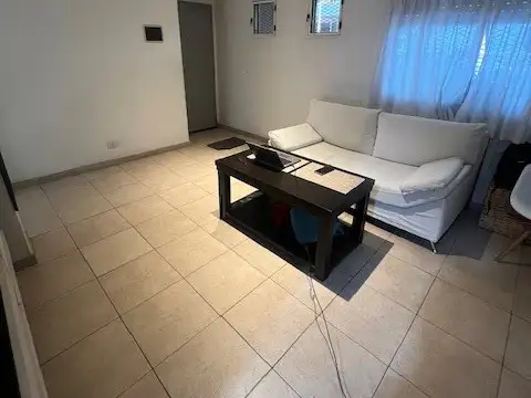 Venta de PH de 3 ambientes en planta baja, con patio, en perfecto estado en Villa Luro. Apto crédito bancario