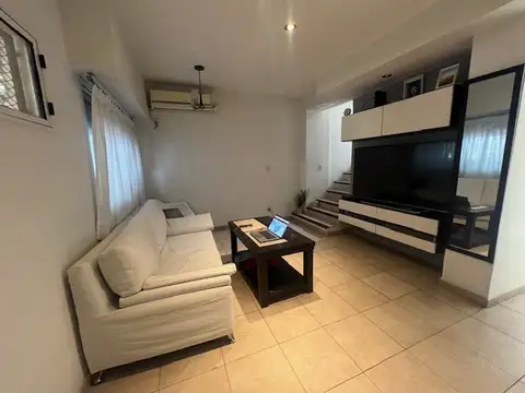 Venta de PH de 3 ambientes en planta baja, con patio, en perfecto estado en Villa Luro. Apto crédito bancario
