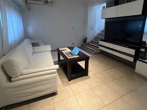 Depto Tipo Casa 3 ambientes con 2 baños