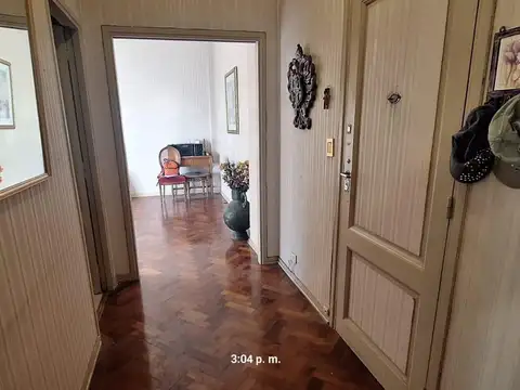 Venta Depto 2 amb con balcón al frente en Monserrat