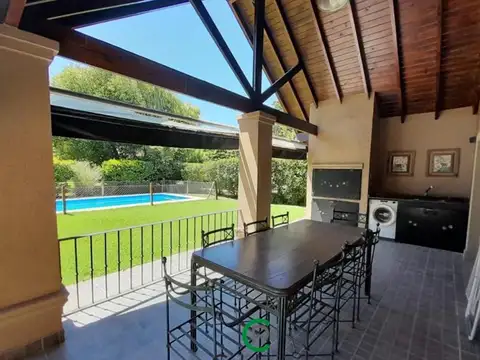 Casa 5 ambientes con 3 baños