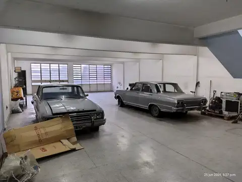 Amplio Salón Comercial a la calle de 135 m².