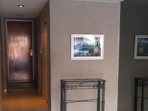 Departamento luminoso 2 ambientes en alquiler. Parque Centenario. Dueño directo .Recién pintado. Dormitorio y living con placard .Baño completo y lavadero externo. Losa radiante.