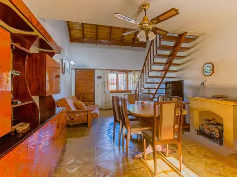 Casa 5 ambientes con 3 baños