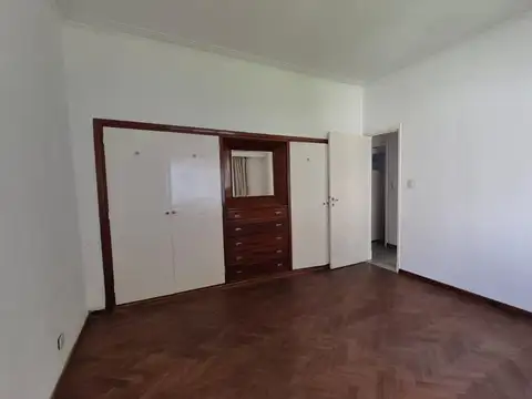 Casa en Alquiler con 1 cochera