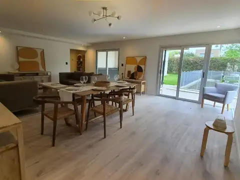 VENTA CASA 3 DORMITORIOS COCHERA PISCINA MIRAFLORES FUNES
