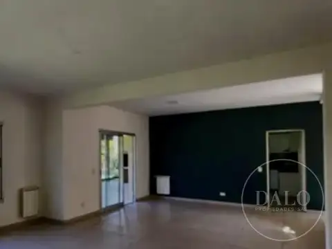 Casa 5 ambientes con 4 baños