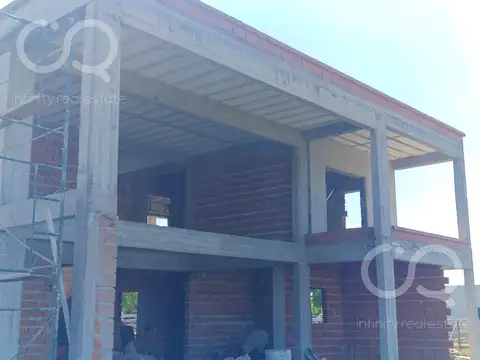 Casa 5 ambientes con 3 baños