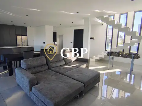 Casa 5 ambientes con 4 baños