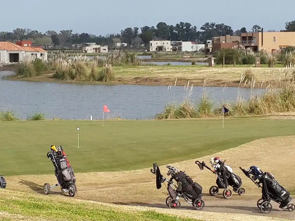 Actividades deportivas futbol, golf, tenis en El Canton - Barrio Norte