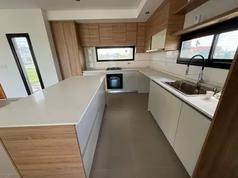 Casa en Venta en Fincas Joven, USD 214.000