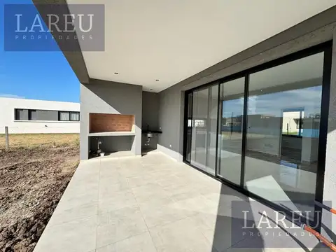 Casa 5 ambientes con 3 baños