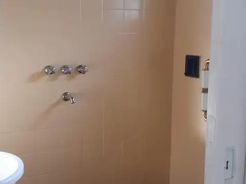 UBICACION   Departamento con patio.