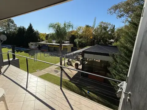 Departamento monoambiente con balcón y cochera