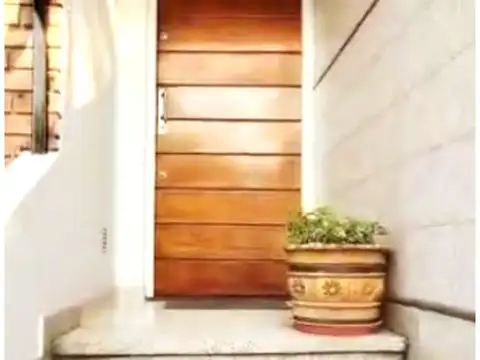 P/AVELLANEDA,TRIPLEX 5 AMB. A/CREDITO MB ESTADO GENERAL 