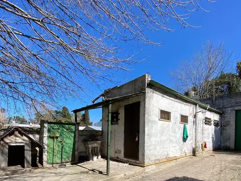 Depósito en venta - 1 Baño - San Carlos, La Plata