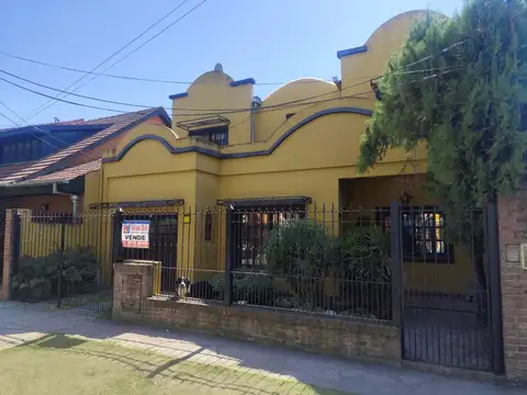 Gran casa con piscina en Parque Johnston. Acepta menor valor.Posible financiación parcial
