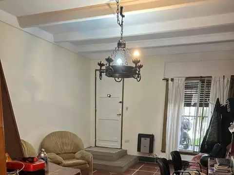 Casa en venta - 3 Dormitorios 2 Baños - La Plata