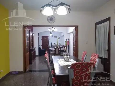 Casa 4 ambientes con quincho y jardín en venta - APTA CREDITO - Ezpeleta Oeste